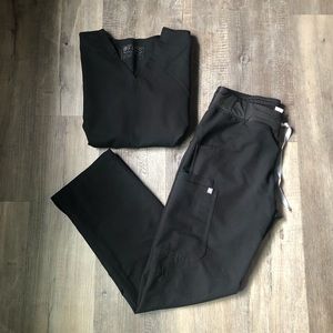 GUC Figs | black scrub set